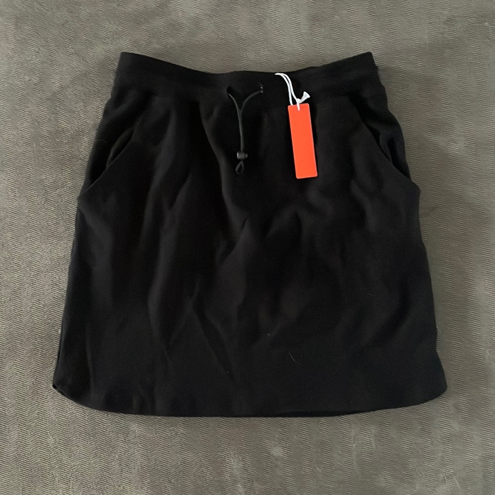 Adorable Evereve skirt.